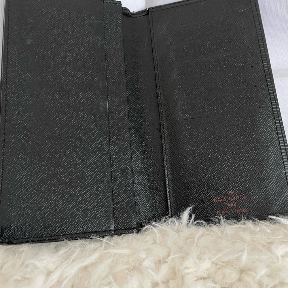 Louis Vuitton EPI Leather Wallet, With C.O.A - Picture 8 of 9